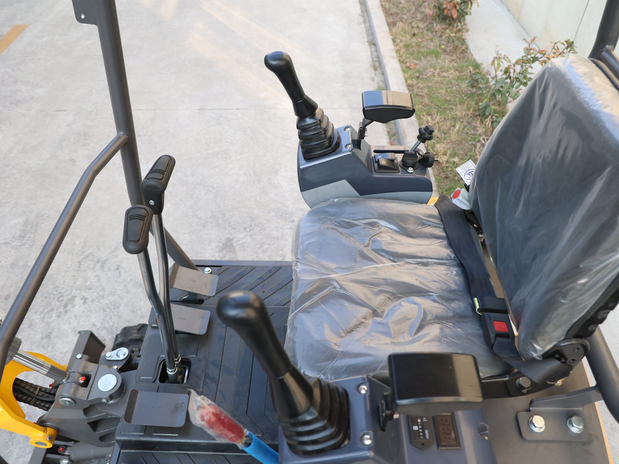 Mini bager IRT12 - 1200kg - slika 11